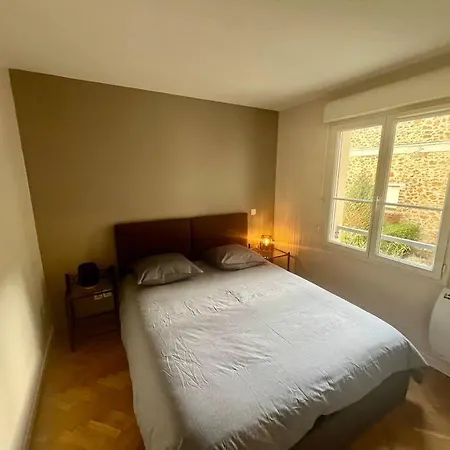 Le Sept Avec Parking, Transfert Vaires-sur-Marne