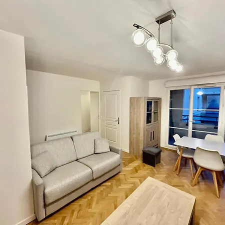 Le Sept Avec Parking, Transfert Apartment