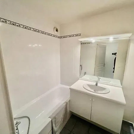 Apartment Le Sept Avec Parking, Transfert